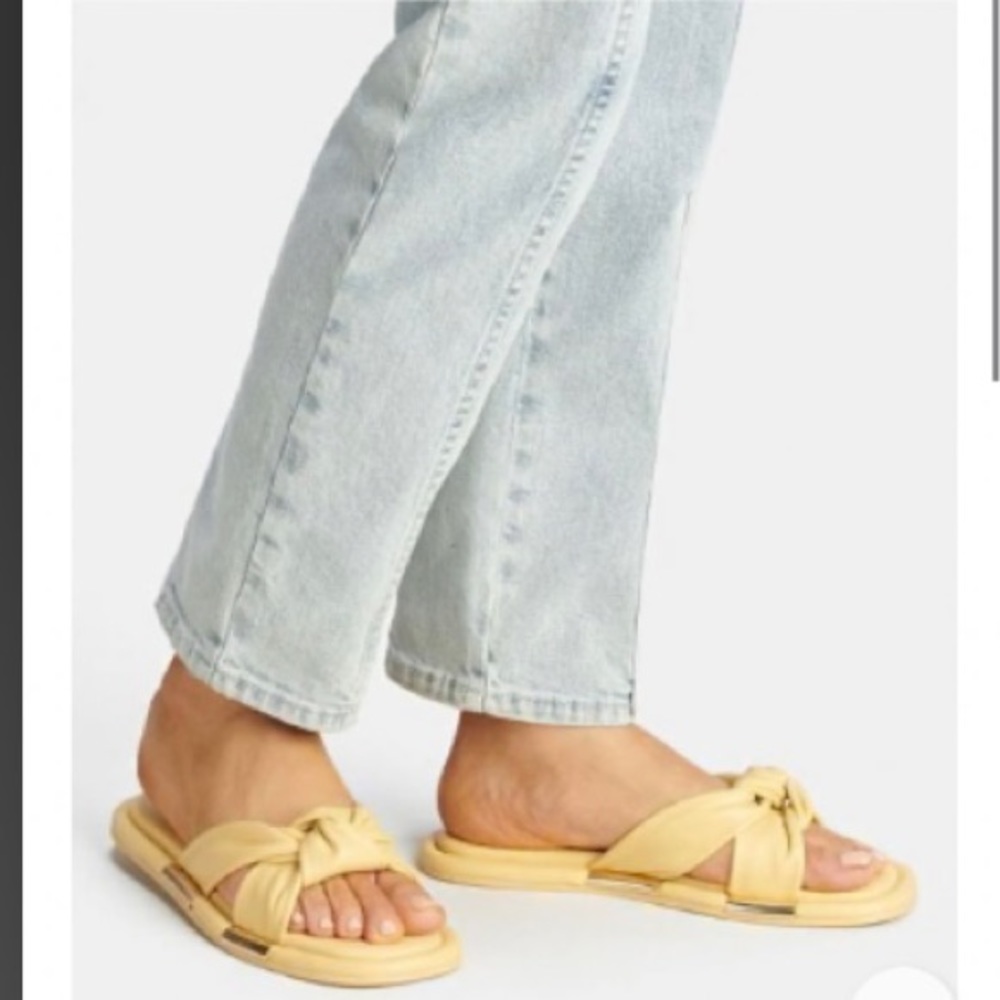 NWOT Coach Brooklyn Knot Strap Slide Sandals in Yellow Size 9